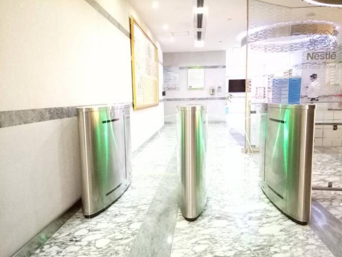 Impronta digitale di riconoscimento di fronte del portone RFID del cancello girevole della barriera della falda SUS304 per gli hotel dell'ufficio 1
