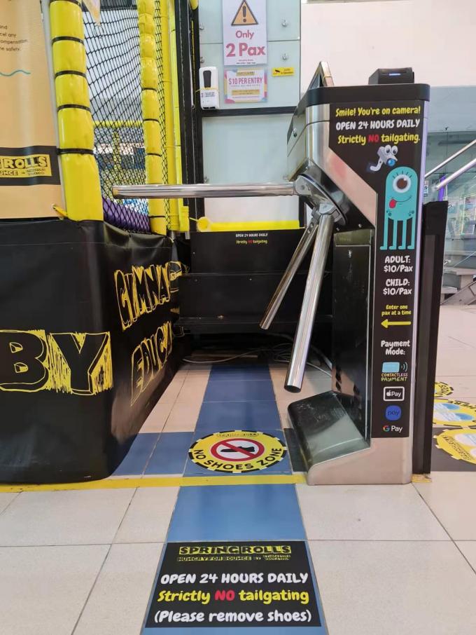 Portone automatico del cancello girevole del braccio di caduta del sistema RFID del supermercato del portone del cancello girevole del treppiede di sicurezza 1