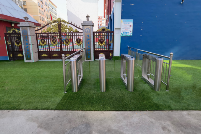 Smart 150W Swing Barrier Gate per 35 persone/min Controllo dell'accesso nell'edificio ufficio 2