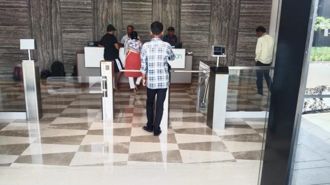 Meccanismo Swing Gate con codice RFID/QR per il controllo della sicurezza dei supermercati e delle palestre 0