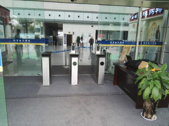 Portale di barriera motore per l'ingresso della comunità 24V motore spazzolato e accesso al codice QR 1