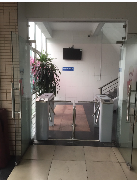 Porta a giradischi a treppiede semiautomatica 24V con RFID per il controllo dell'accesso alla sicurezza Temperatura -25-70C 1