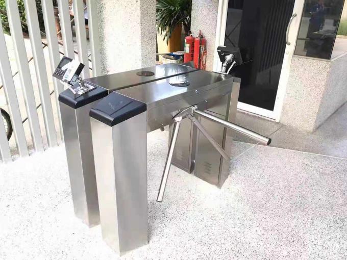 Semi-automatico treppiede Tornitura Porta RFID compatibile E142 La soluzione di accesso definitiva 1